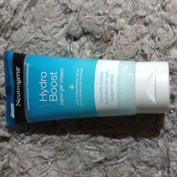 (4) NEUTROGENA FF HYDRO BOOST WATER CREAM, HAND CREAM, TONER, SPF 50 FF MOIST - Picture 5 of 6
